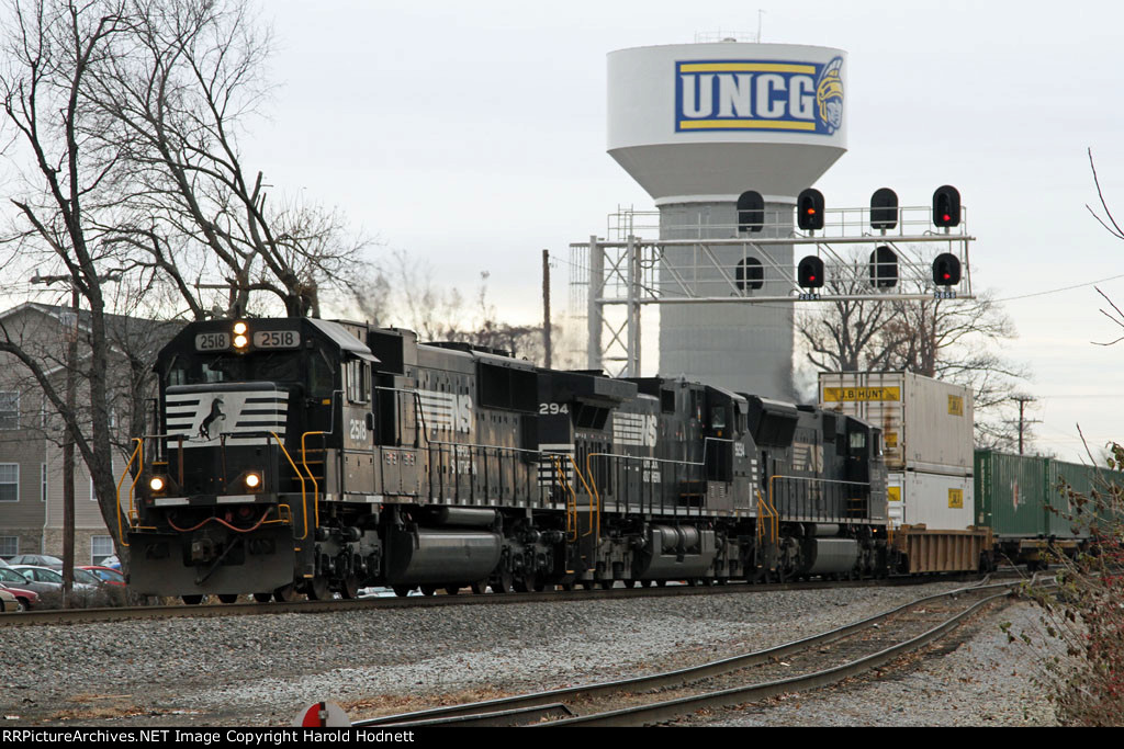 NS 2518 leads train 213 southbound at Aycock